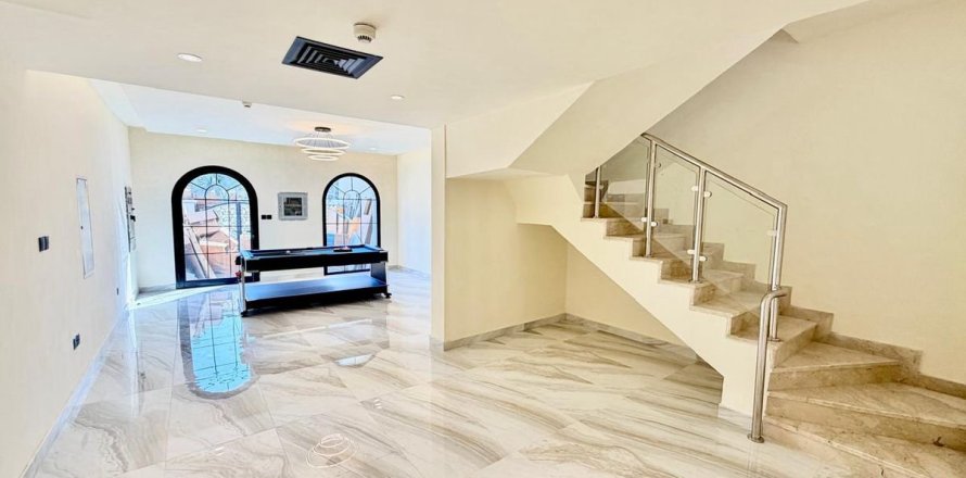 Villa de 5 chambres à Dubai, UAE No. 140218