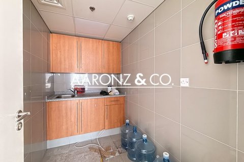 123m² Office in Jumeirah Lake Towers, UAE No. 144905 9