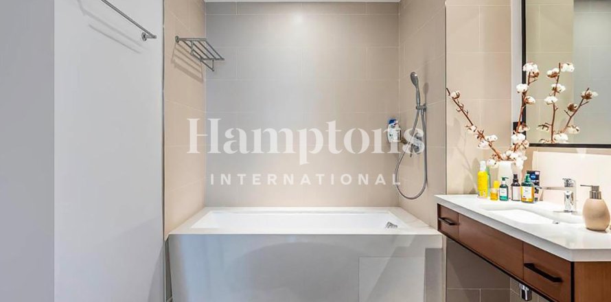 2 bedrooms Apartment in The Address Dubai Marina, UAE No. 152569