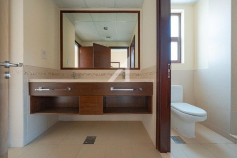 Villa de 3 dormitorios en Dubai, UAE No. 148037 10