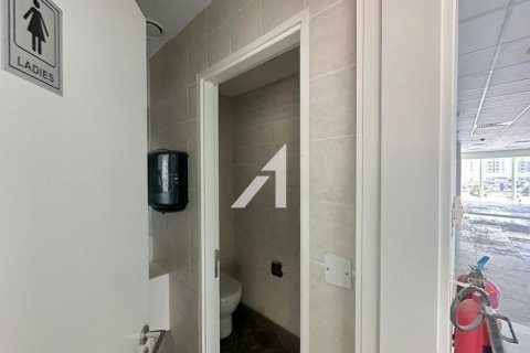 248m² Office in Sheikh Zayed Road, UAE No. 148040 3