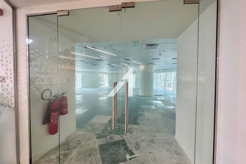 248m² Office in Sheikh Zayed Road, UAE No. 148040 5