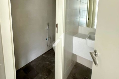 248m² Office in Sheikh Zayed Road, UAE No. 148040 4