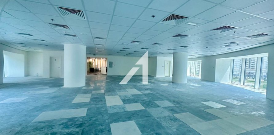 248m² Office in Sheikh Zayed Road, UAE No. 148040