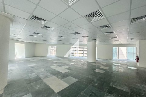 248m² Office in Sheikh Zayed Road, UAE No. 148040 10