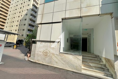 Commercial property de 54m² en Al Barsha, UAE No. 148039