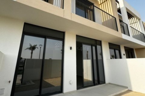 3 bedrooms Villa in EMAAR South, UAE No. 140616 4