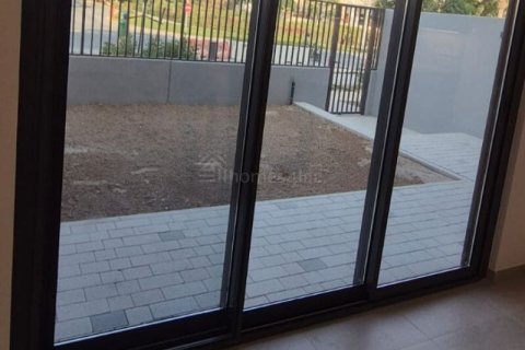 3 bedrooms Townhouse in Mudon, UAE No. 140613 8