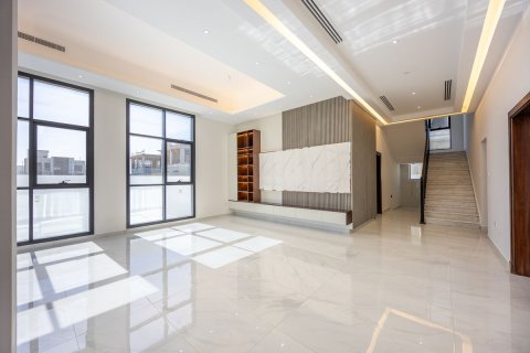 Commercial property de 5 dormitorios en Al Shamkha, UAE No. 40045 5