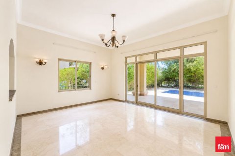 Villa de 4 dormitorios en Jumeirah Islands, UAE No. 163736 16