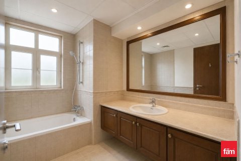 Villa de 4 dormitorios en Jumeirah Islands, UAE No. 163736 3