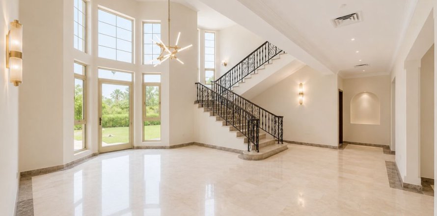 Villa de 4 dormitorios en Jumeirah Islands, UAE No. 163736