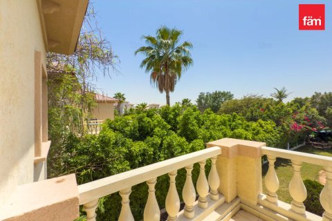 Villa de 4 dormitorios en Jumeirah Islands, UAE No. 163736 5