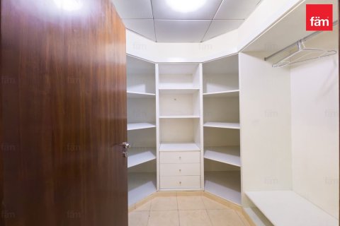 Villa de 4 dormitorios en Jumeirah Islands, UAE No. 163736 6