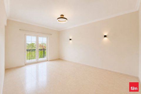 Villa de 4 dormitorios en Jumeirah Islands, UAE No. 163736 9