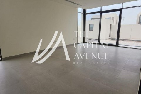 4 bedrooms Villa in Abu Dhabi, UAE No. 202244 8