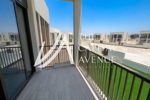 4 bedrooms Villa in Abu Dhabi, UAE No. 202244 3