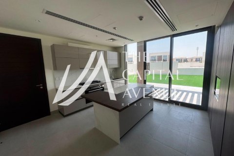 4 bedrooms Villa in Abu Dhabi, UAE No. 202244 6