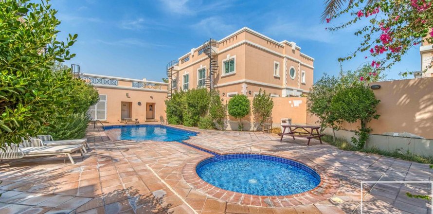 4 bedrooms Villa in Umm Suqeim, UAE No. 194584