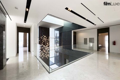 Вилла с 6 спальнями №109559 9