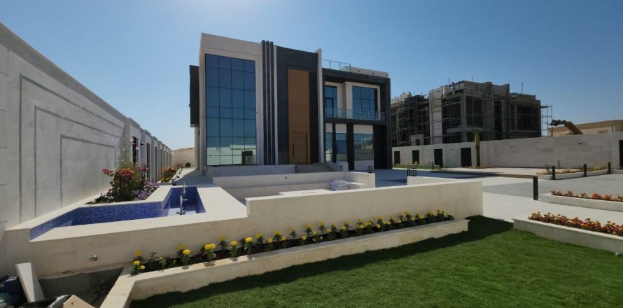 Вилла с 5 спальнями  №124520