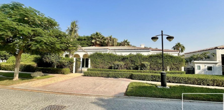 Вилла с 4 спальнями в Дубай Инвестмент Парк, ОАЭ №136580