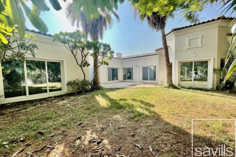 Вилла с 4 спальнями в Дубай Инвестмент Парк, ОАЭ №136580 3