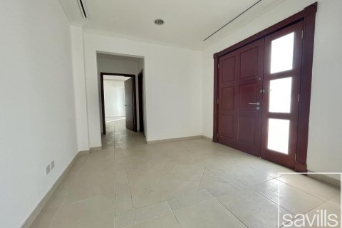 Вилла с 4 спальнями в Дубай Инвестмент Парк, ОАЭ №136580 10