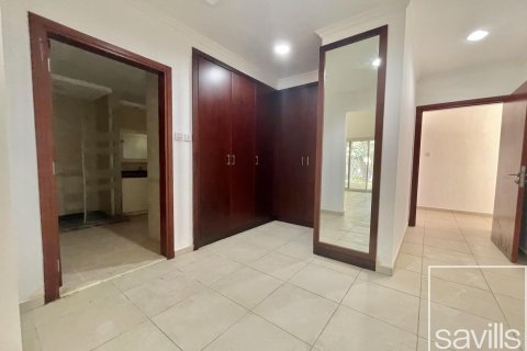 Вилла с 4 спальнями в Дубай Инвестмент Парк, ОАЭ №136580 9