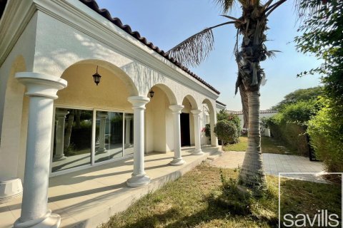 Вилла с 4 спальнями в Дубай Инвестмент Парк, ОАЭ №136580 4