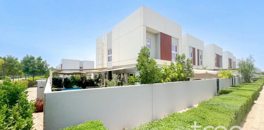 Townhouse de 3 dormitorios en Dubai, UAE No. 174186