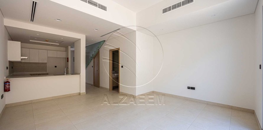 3 bedrooms Townhouse in Abu Dhabi, UAE No. 168009