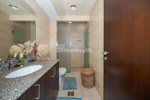 Квартира с 2 спальнями в Churchill Towers, ОАЭ №146464 21