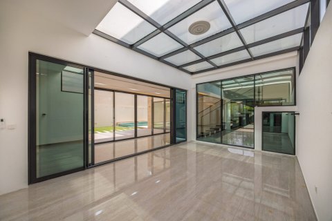 Villa de 4 dormitorios en Dubai, UAE No. 167860 14