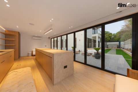 6 bedrooms Villa  No. 111888 2