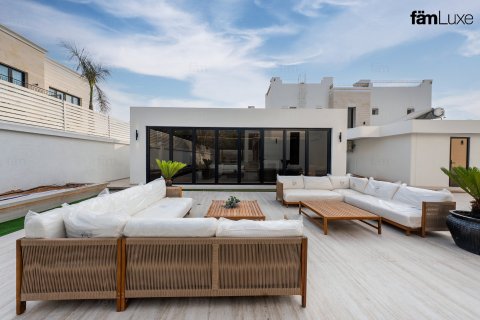 6 bedrooms Villa  No. 111888 29