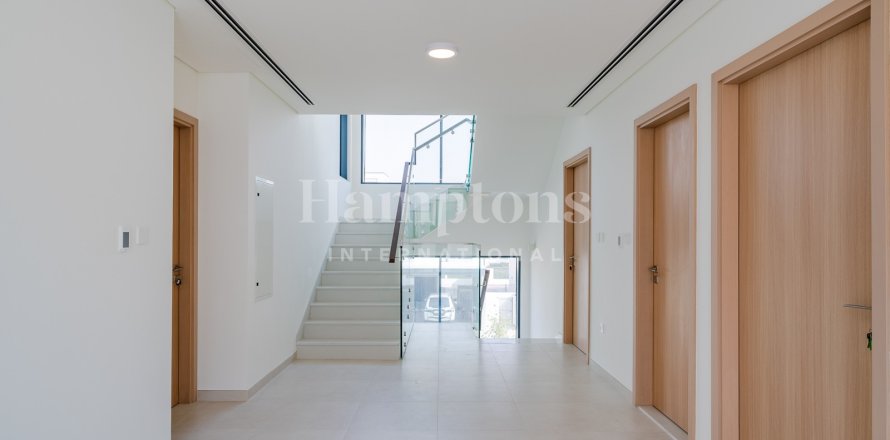 4 bedrooms Villa  No. 131752