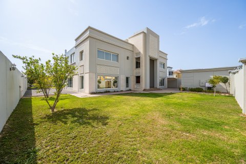 Villa de 6 dormitorios en Al Barsha, UAE No. 208658