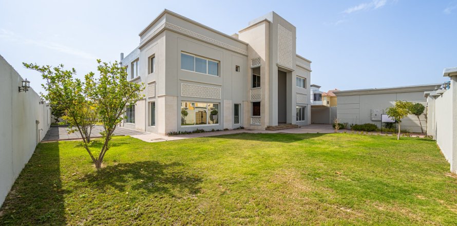 Villa de 6 dormitorios en Al Barsha, UAE No. 208658