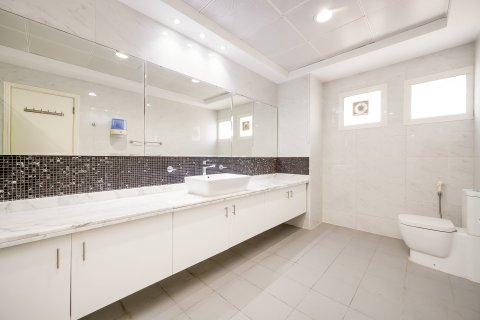 Villa de 6 dormitorios en Al Barsha, UAE No. 208658 16