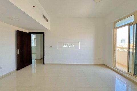 Квартира с 2 спальнями в Dubai Sports City, ОАЭ №50523 11
