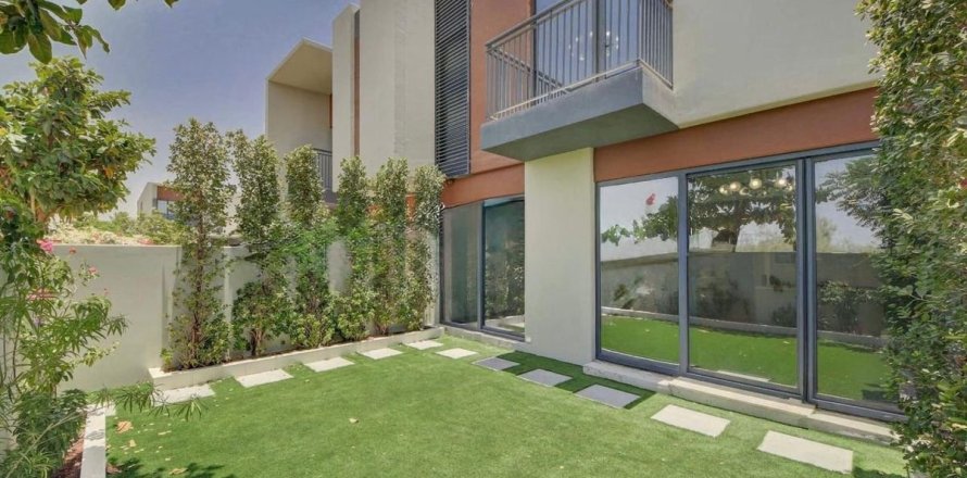3 bedrooms Townhouse in Dubai, UAE No. 143488