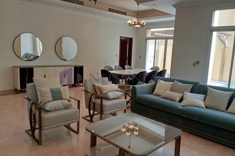 4 bedrooms Villa in Doha, Qatar No. 60997 1