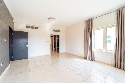 Вилла с 4 спальнями в Jumeirah Islands, ОАЭ №151179 10