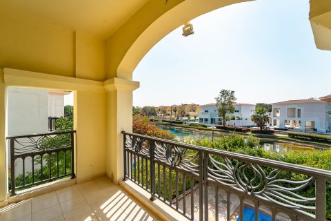 Вилла с 4 спальнями в Jumeirah Islands, ОАЭ №151179 6