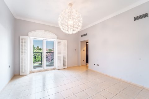 Вилла с 4 спальнями в Jumeirah Islands, ОАЭ №151179 13