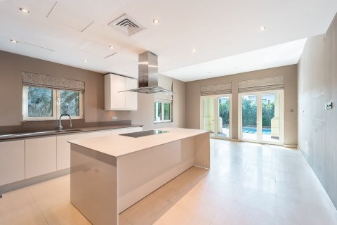 Вилла с 4 спальнями в Jumeirah Islands, ОАЭ №151179 16