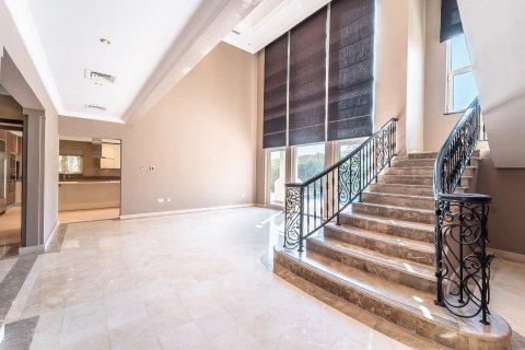 Вилла с 4 спальнями в Jumeirah Islands, ОАЭ №151179 17