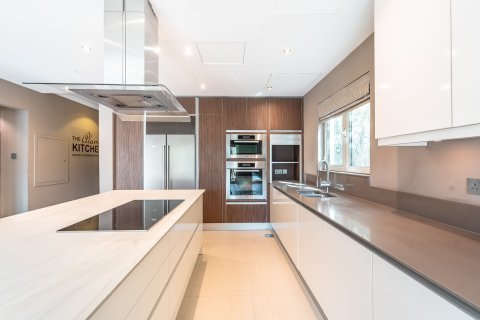 Вилла с 4 спальнями в Jumeirah Islands, ОАЭ №151179 15