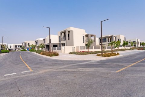 4 bedrooms Villa in Dubai Hills Estate, UAE No. 195119 3